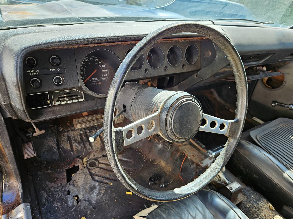 Plymouth-barracuda-1973-11