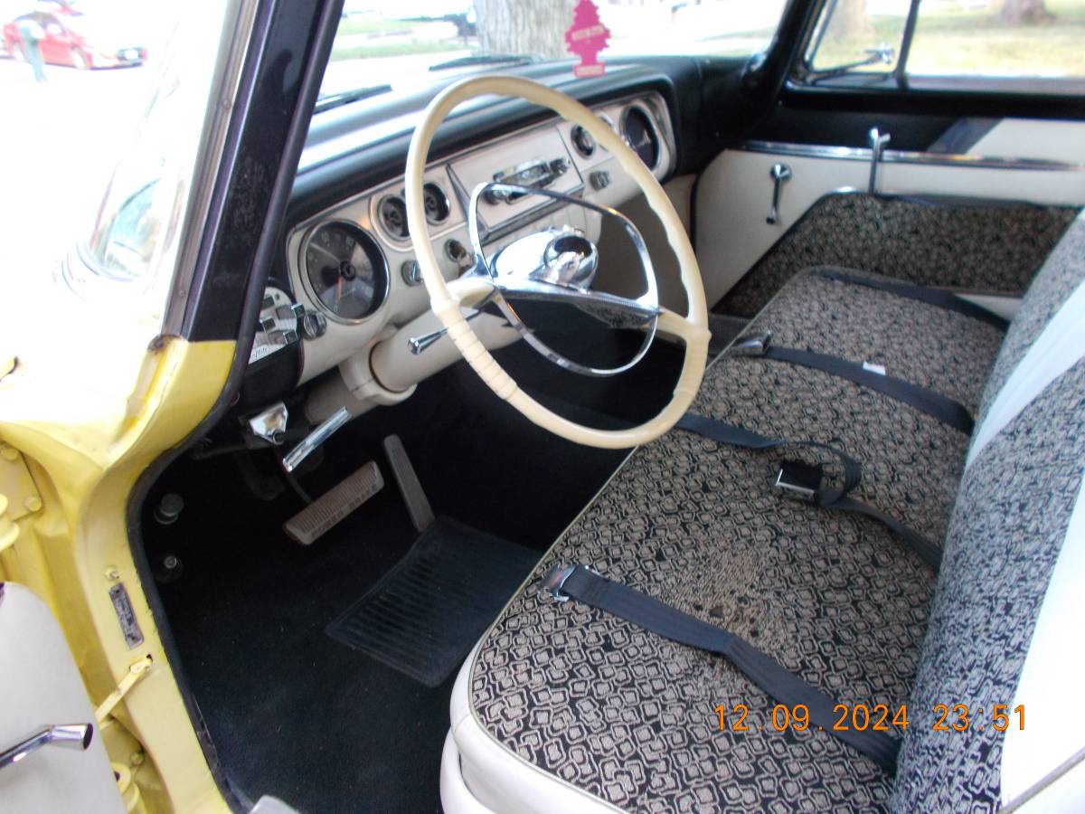 Plymouth-belvedere-1956-yellow-2