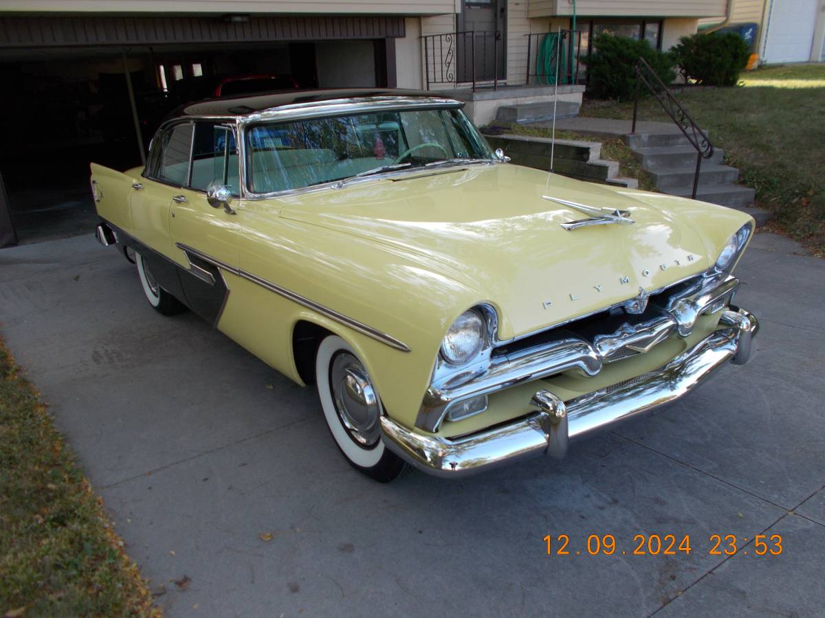 Plymouth-belvedere-1956-yellow-7