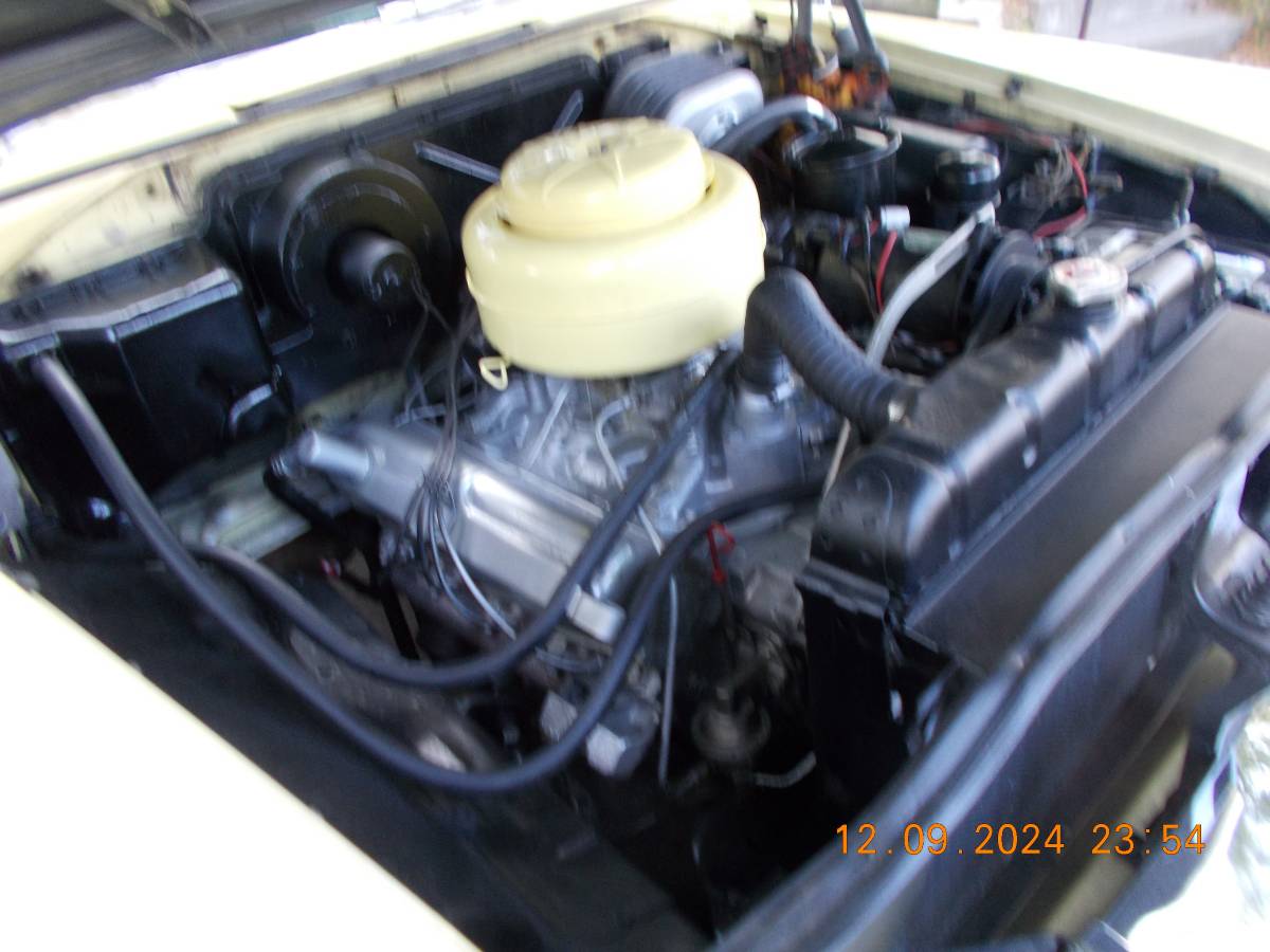 Plymouth-belvedere-1956-yellow-8
