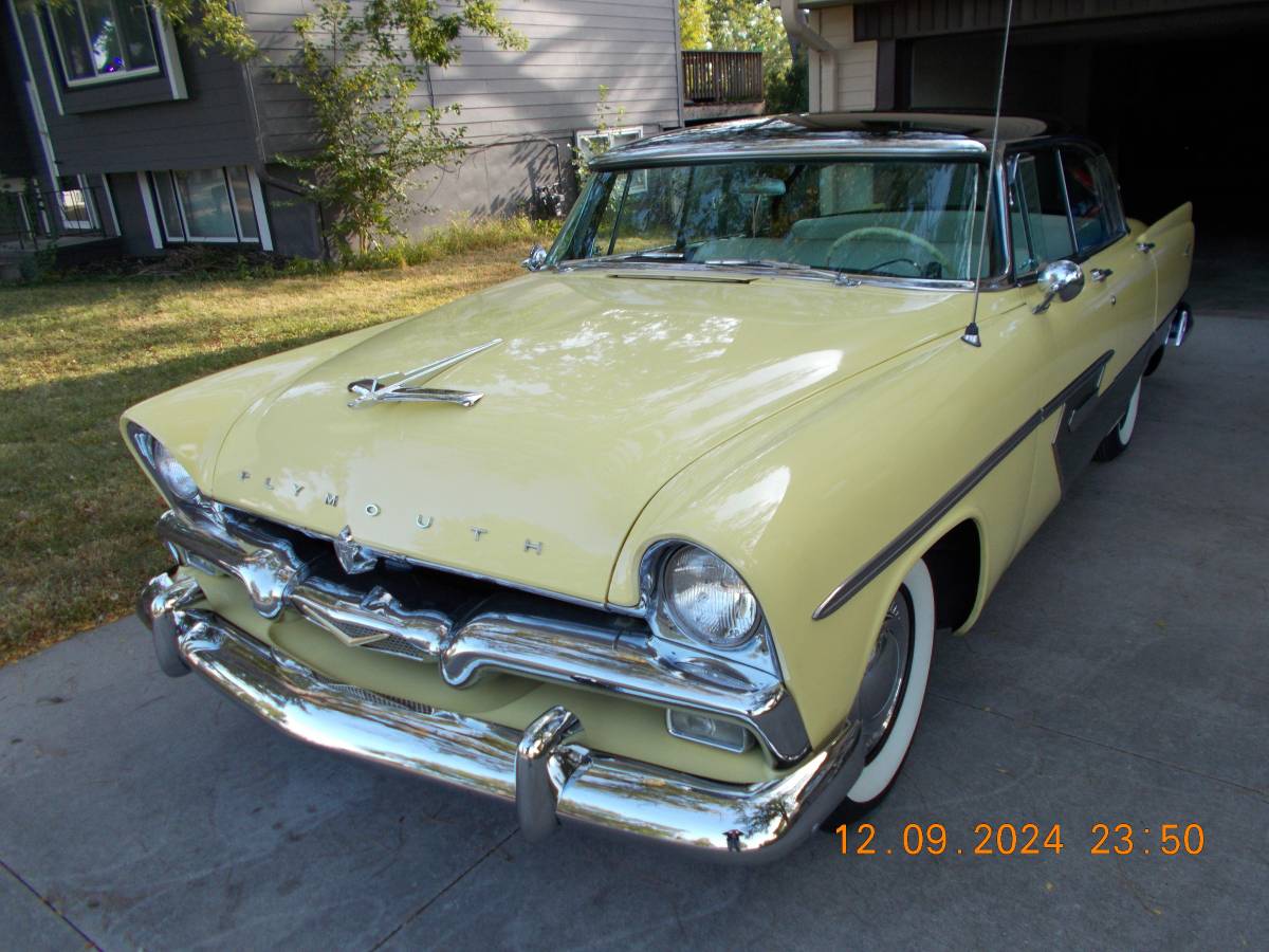 Plymouth-belvedere-1956-yellow