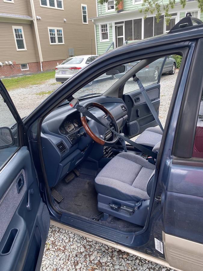 Plymouth-colt-vista-1992-blue-4