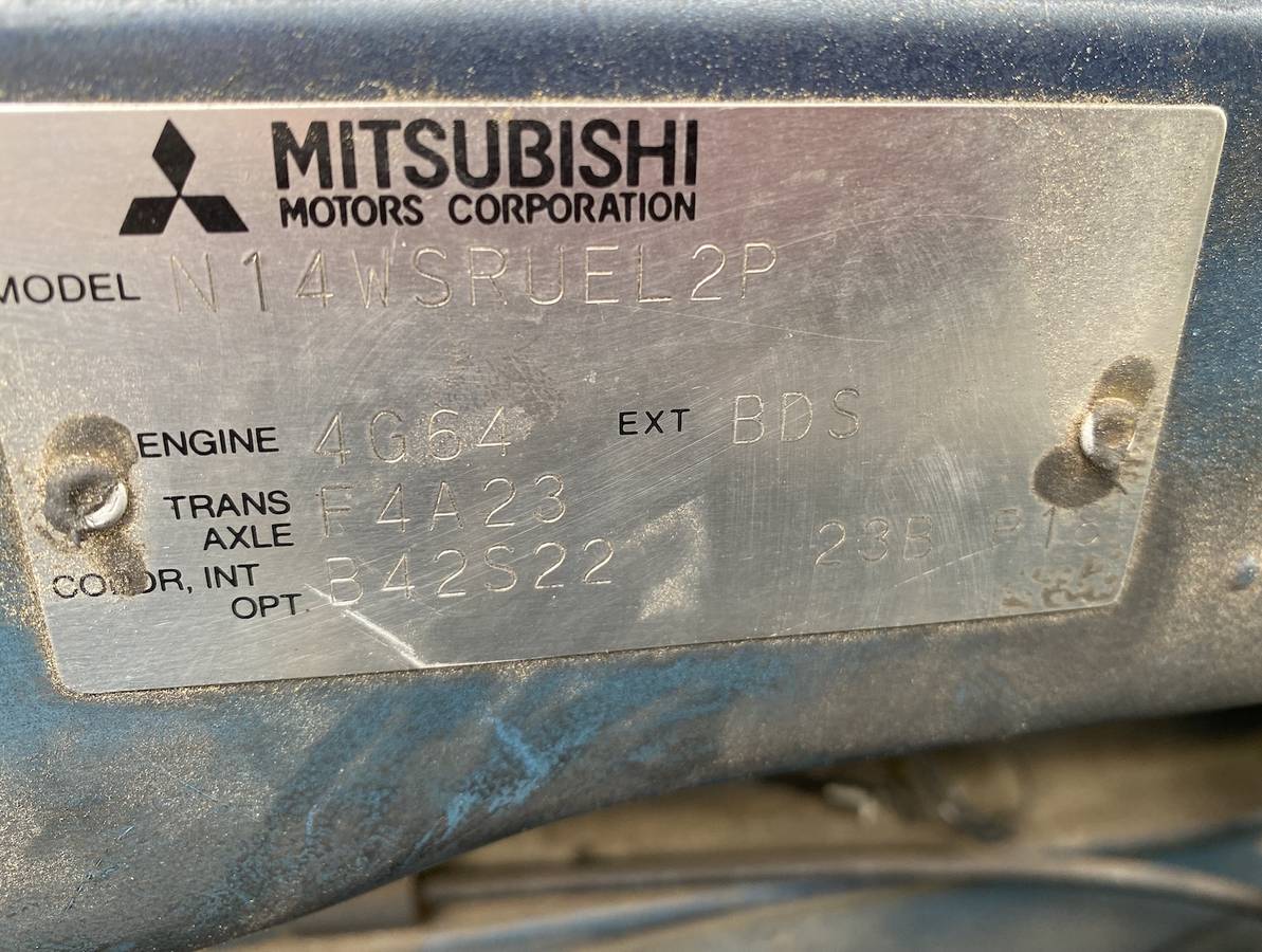 Plymouth-colt-vista-1992-blue-8