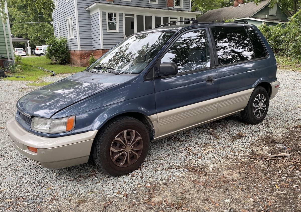Plymouth-colt-vista-1992-blue