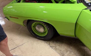 Plymouth-cuda-1970-green-7