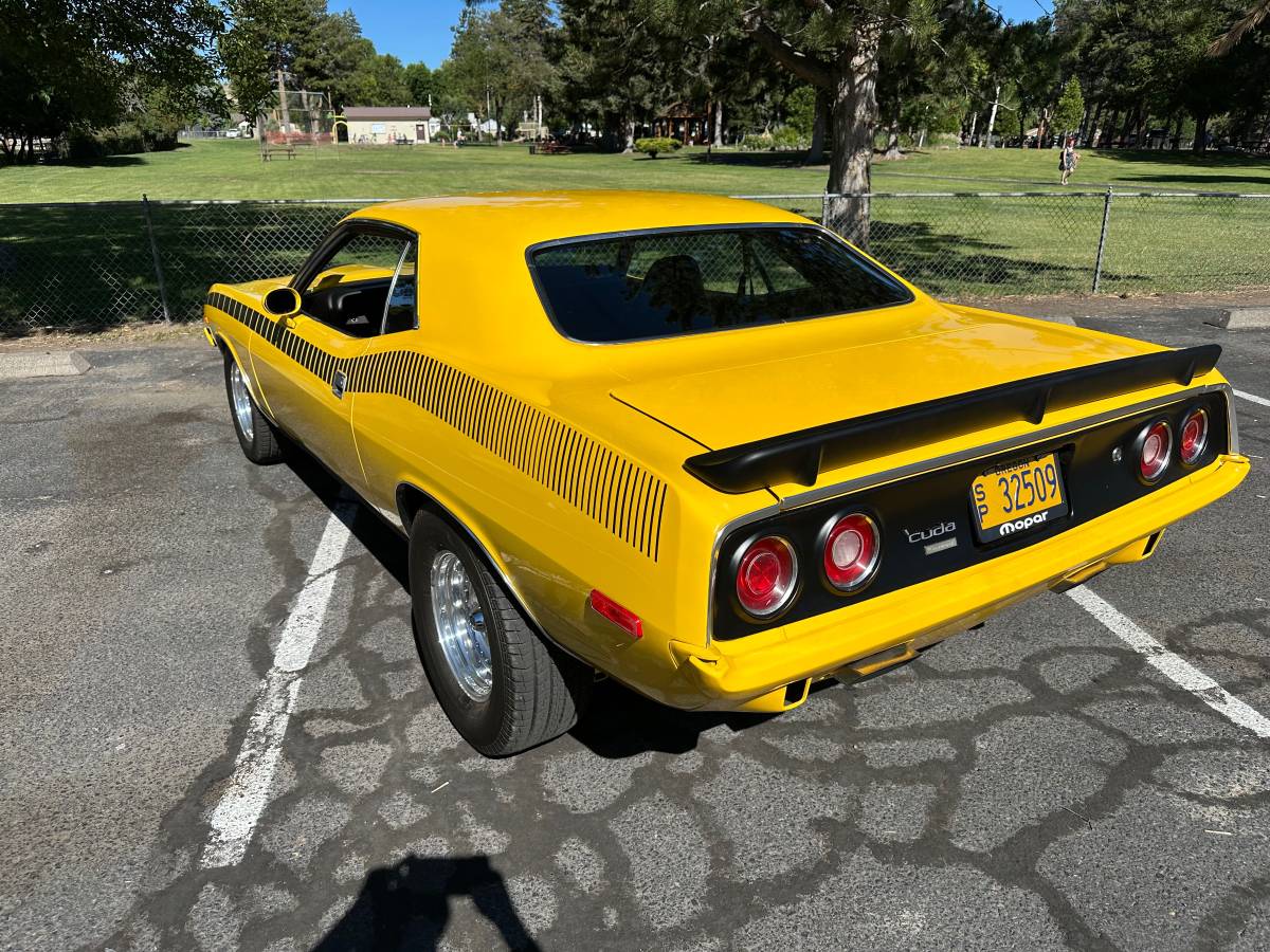Plymouth-cuda-1974-3