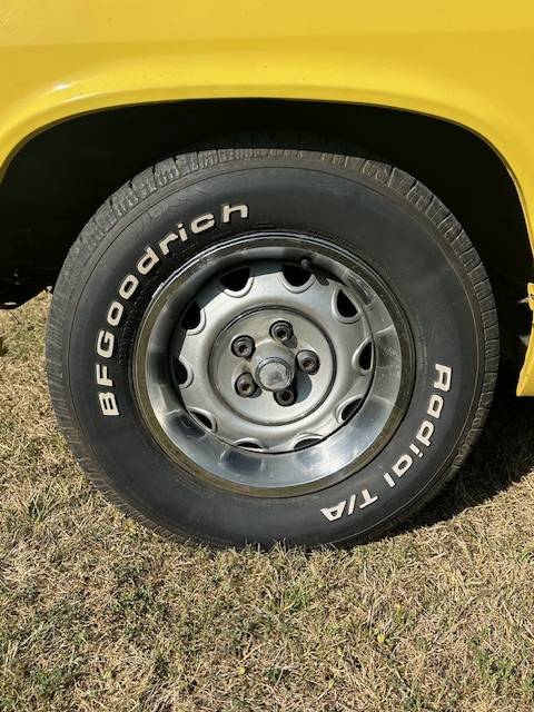 Plymouth-duster-1970-yellow-6