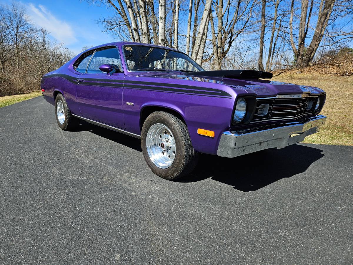 Plymouth-duster-1973-purple-13