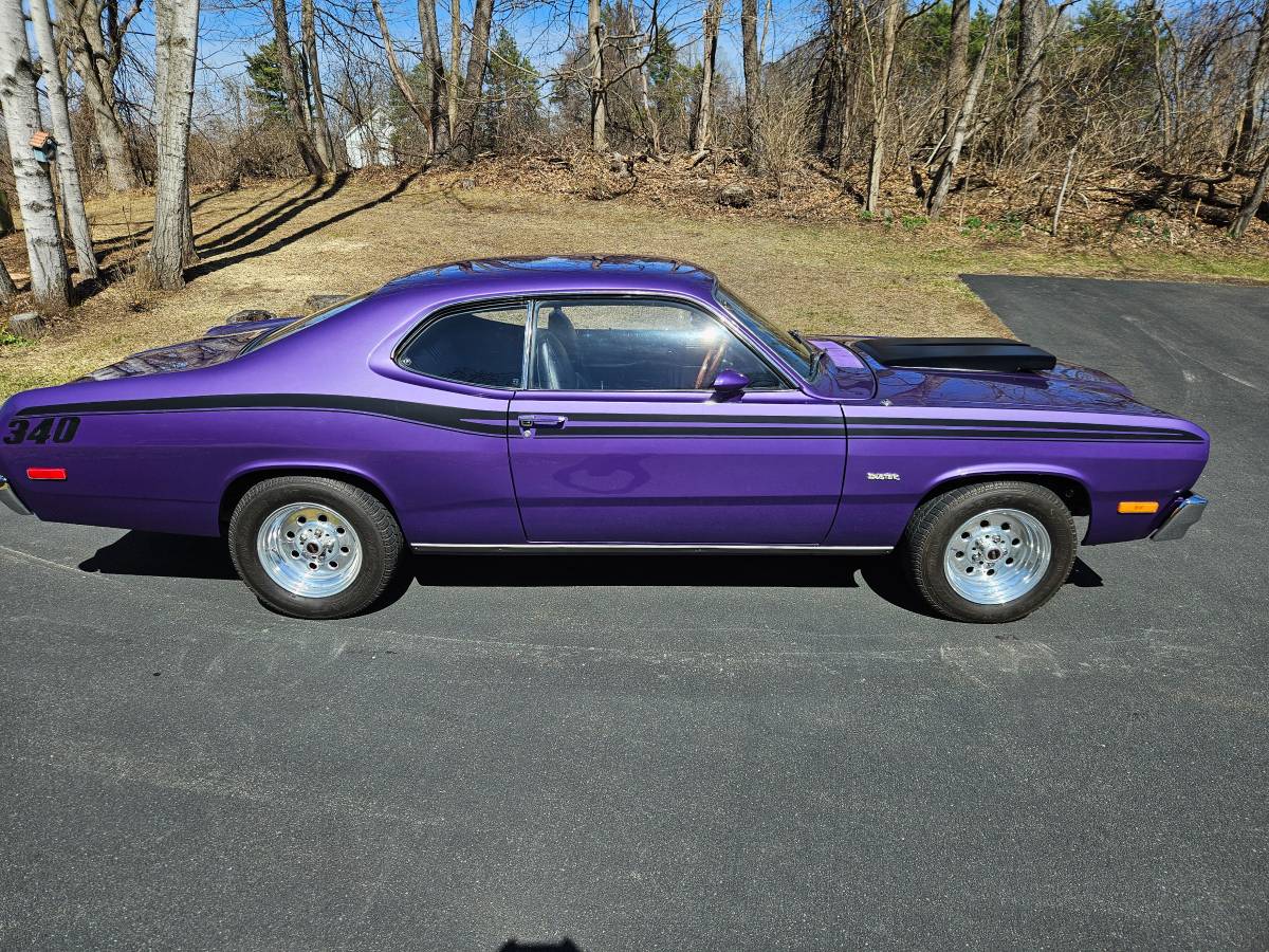 Plymouth-duster-1973-purple-2