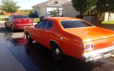 Plymouth-duster-1975-orange-1