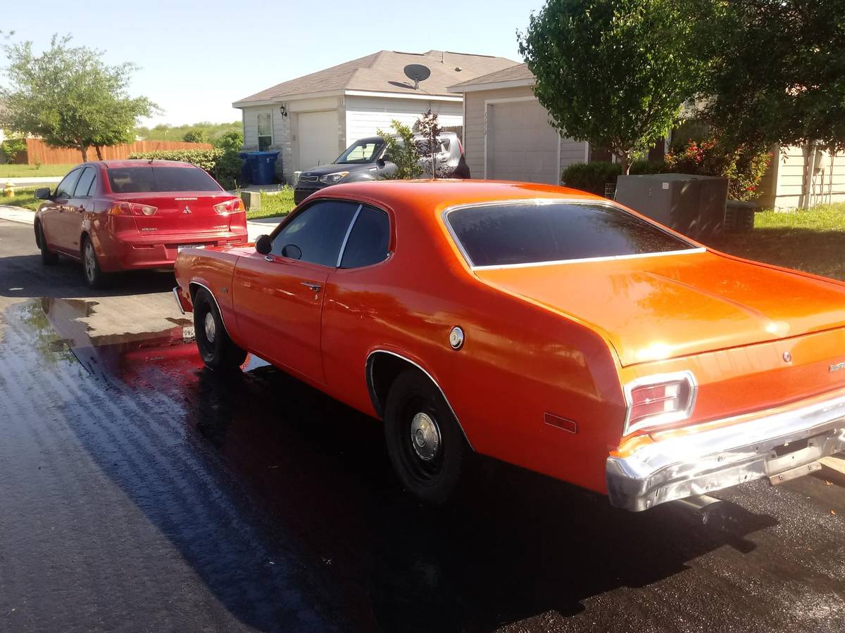 Plymouth-duster-1975-orange-1