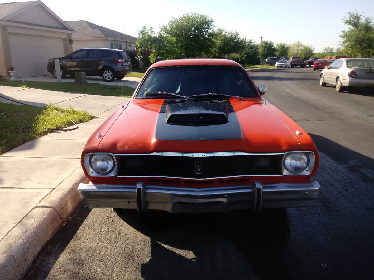 Plymouth-duster-1975-orange-2