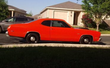 Plymouth-duster-1975-orange