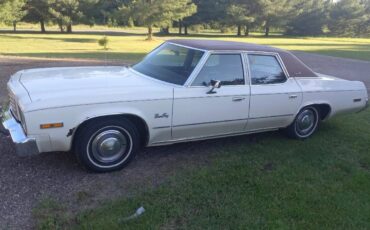 Plymouth-gran-fury-brougham-1977-white-1