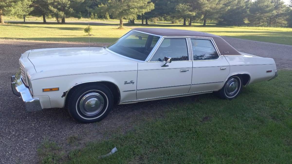 Plymouth-gran-fury-brougham-1977-white-1