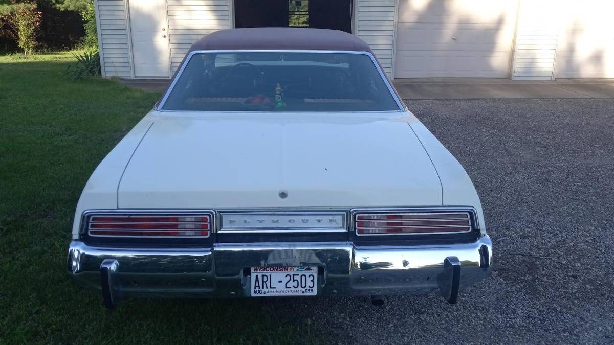 Plymouth-gran-fury-brougham-1977-white-2