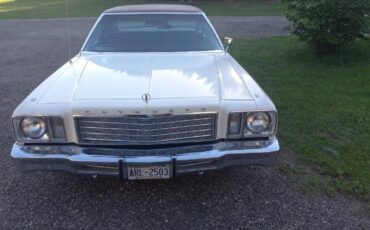 Plymouth-gran-fury-brougham-1977-white-3