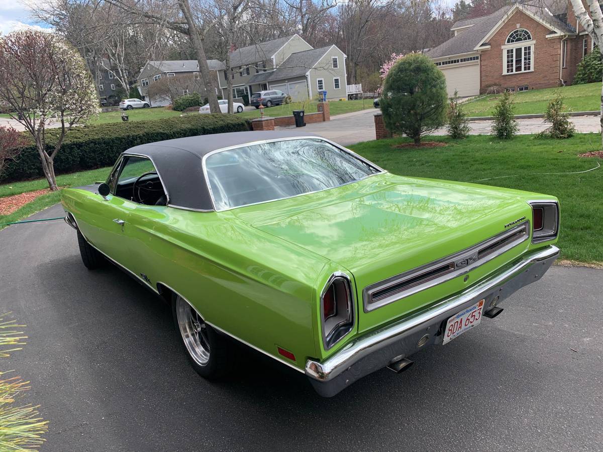 Plymouth-gtx-1969-green-10