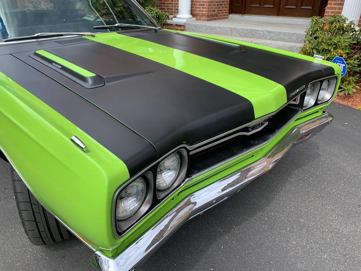 Plymouth-gtx-1969-green-11