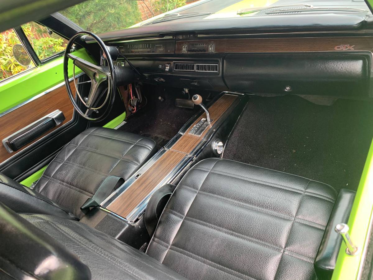 Plymouth-gtx-1969-green-13