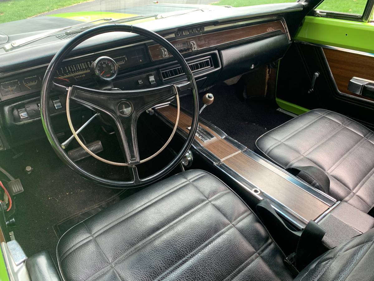 Plymouth-gtx-1969-green-2