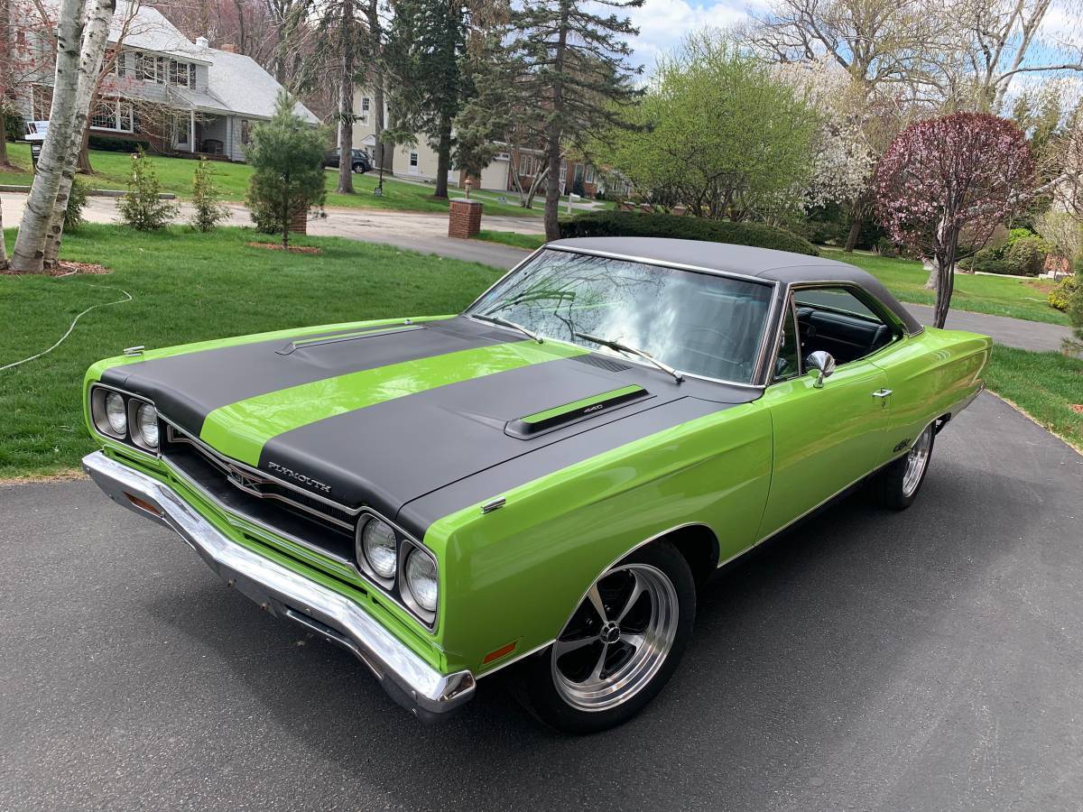 Plymouth-gtx-1969-green-20