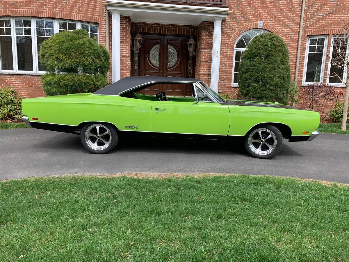 Plymouth-gtx-1969-green-7