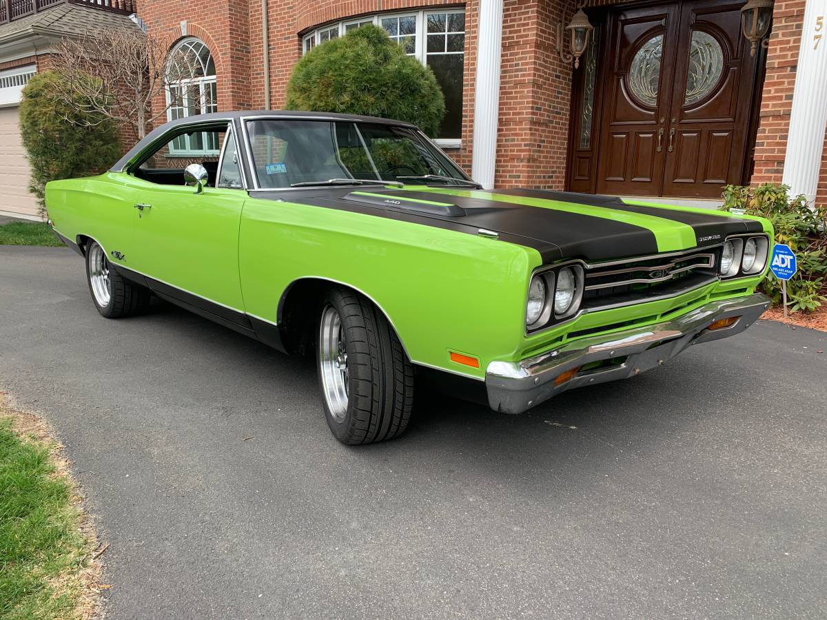 Plymouth-gtx-1969-green