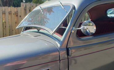 Plymouth-p2-2-door-sedan-1936-silver-3