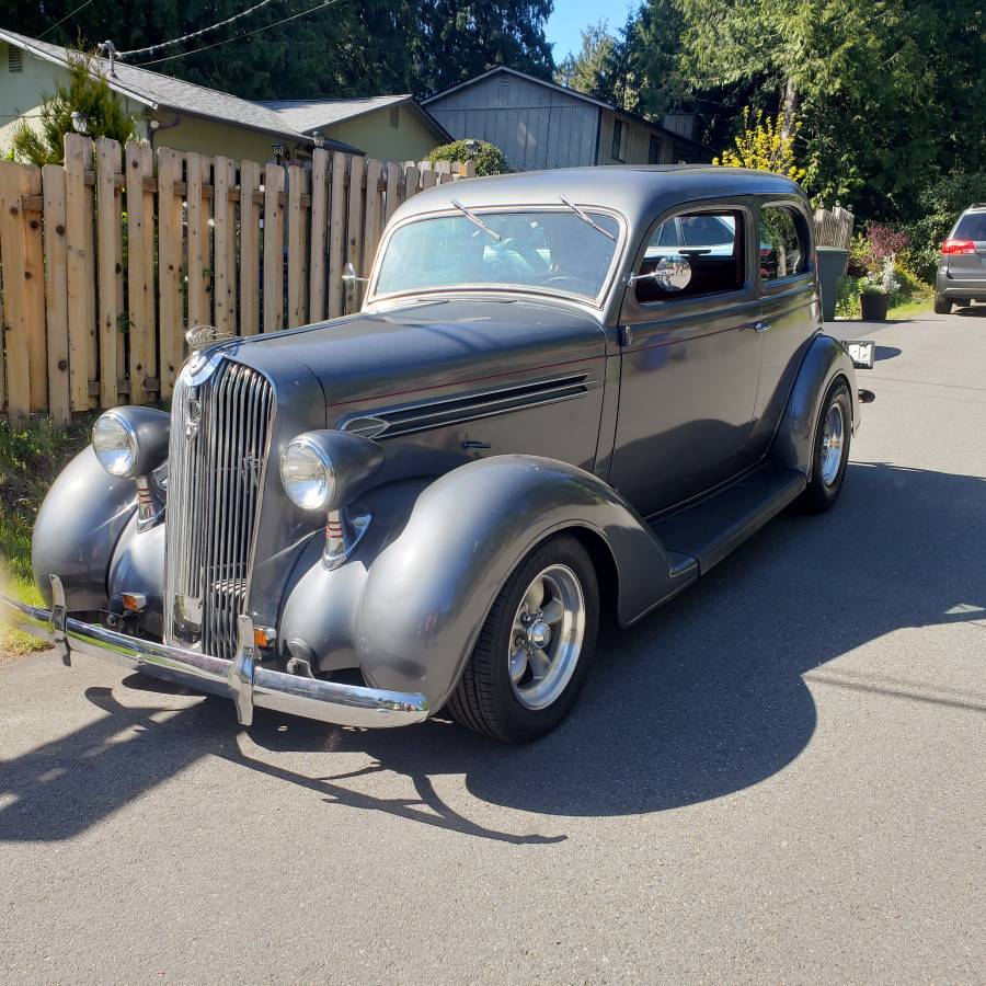 Plymouth-p2-2-door-sedan-1936-silver-4