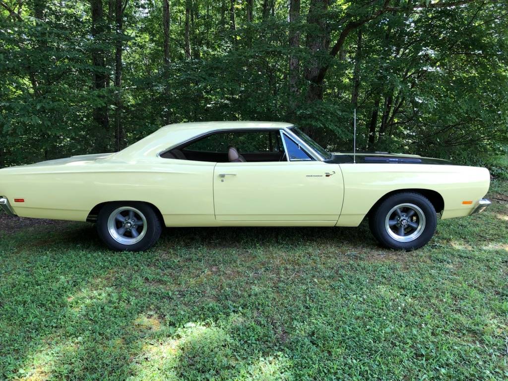 Plymouth-road-runner-1969-4