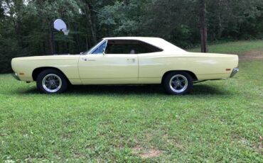 Plymouth-road-runner-1969-8