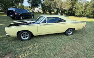 Plymouth-road-runner-1969-yellow-1