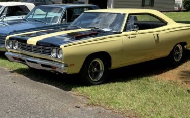 Plymouth-road-runner-1969-yellow-9