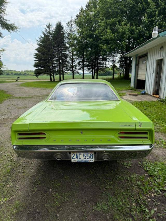 Plymouth-road-runner-1970-green-3