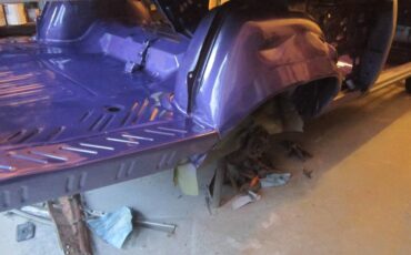 Plymouth-road-runner-1970-purple-11