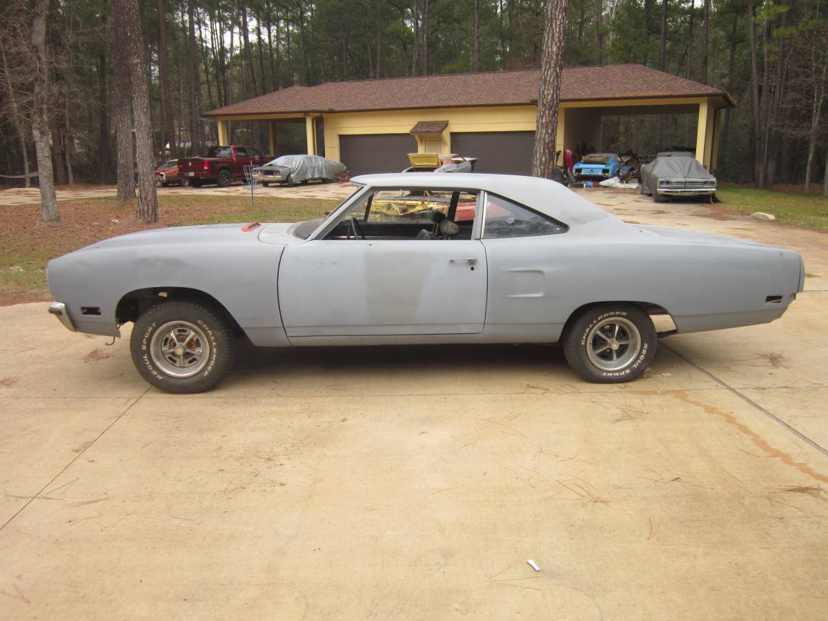 Plymouth-road-runner-1970-purple-18