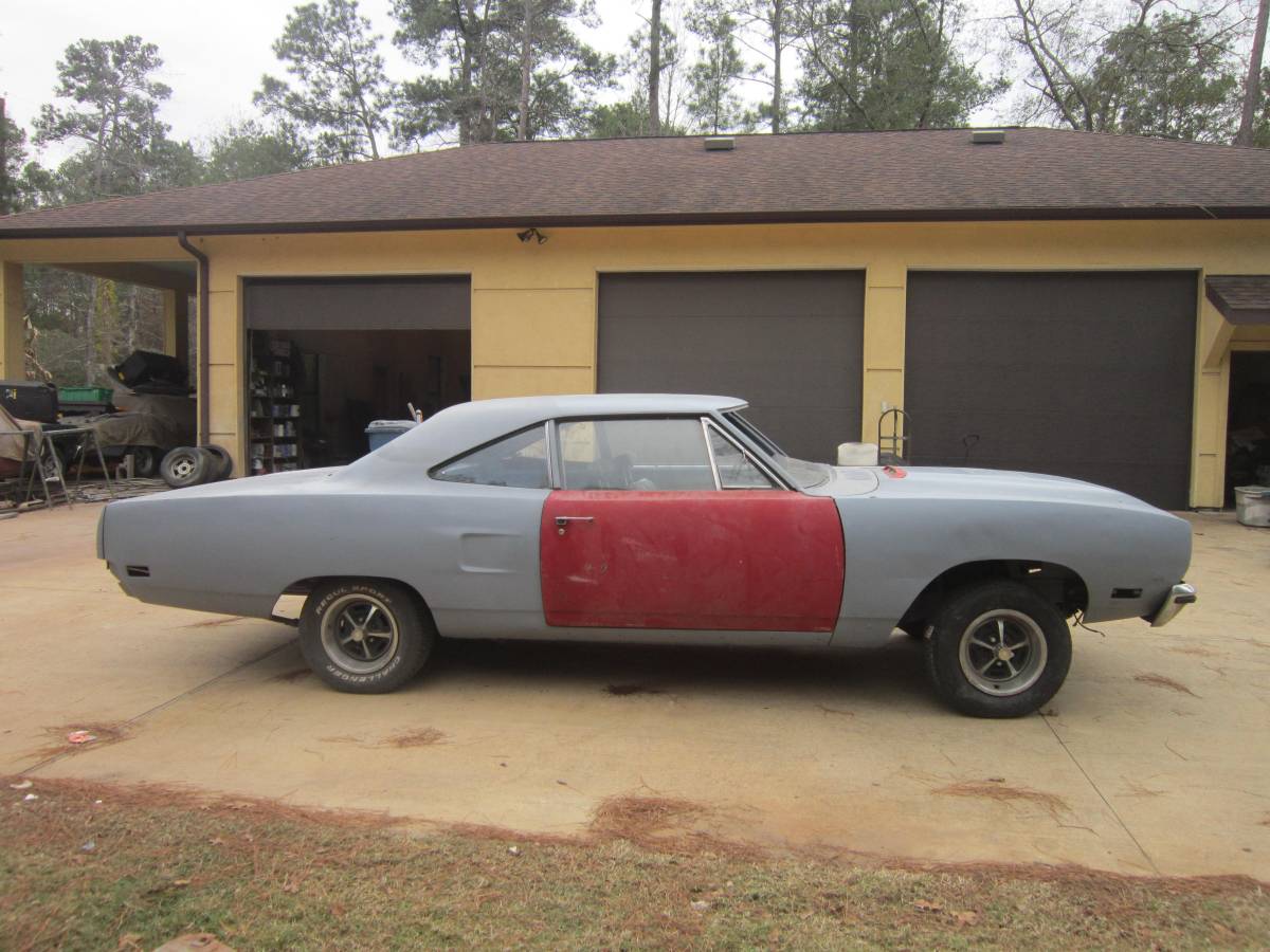 Plymouth-road-runner-1970-purple-19