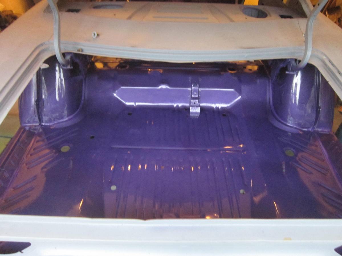 Plymouth-road-runner-1970-purple-9