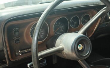 Plymouth-road-runner-1973-white-11