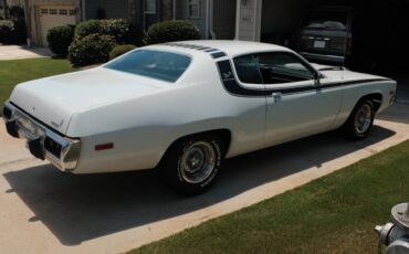 Plymouth-road-runner-1973-white-21