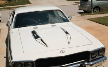 Plymouth-road-runner-1973-white-5