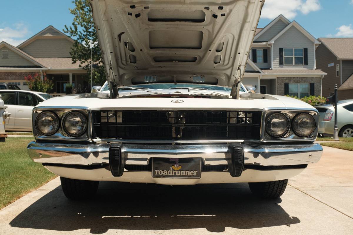 Plymouth-road-runner-1973-white-7