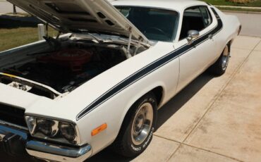 Plymouth-road-runner-1973-white-8