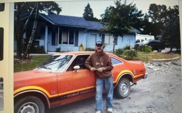 Plymouth-road-runner-1976-orange-4