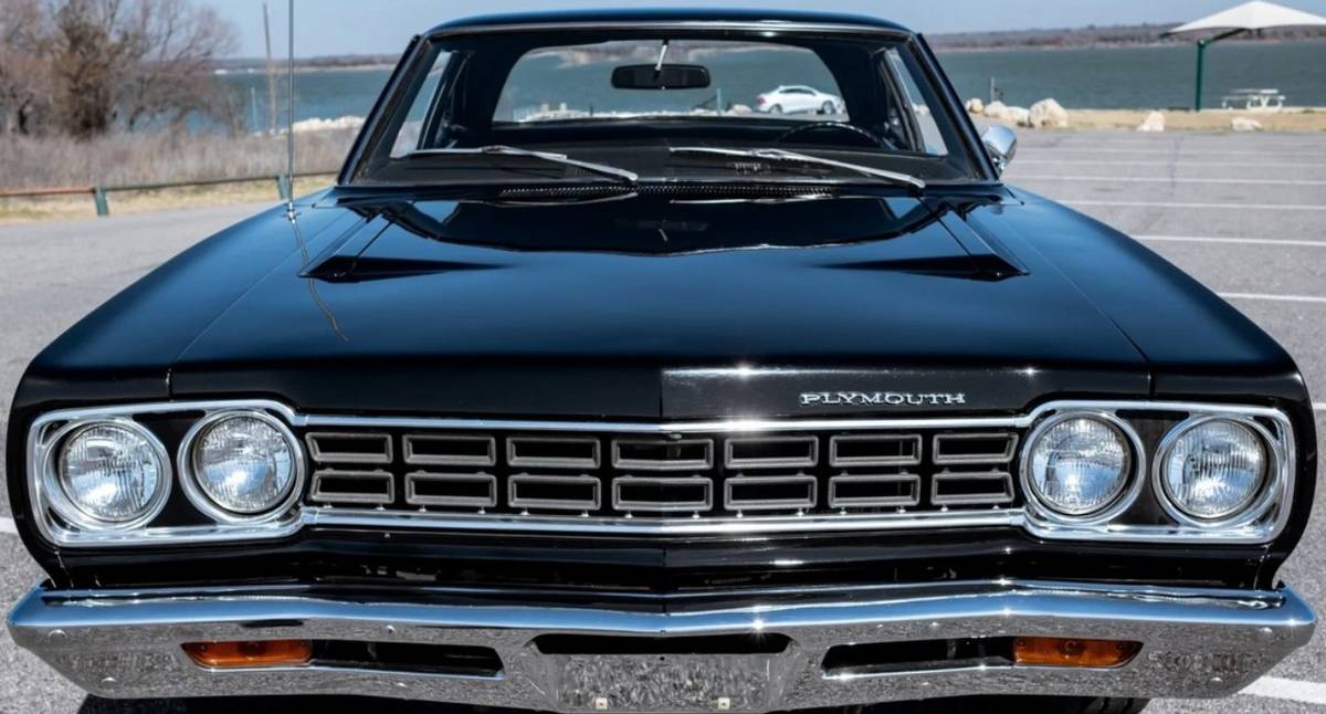 Plymouth-roadrunner-1968-4