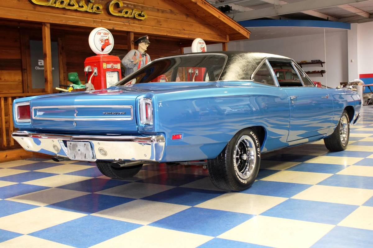 Plymouth-roadrunner-1969-1