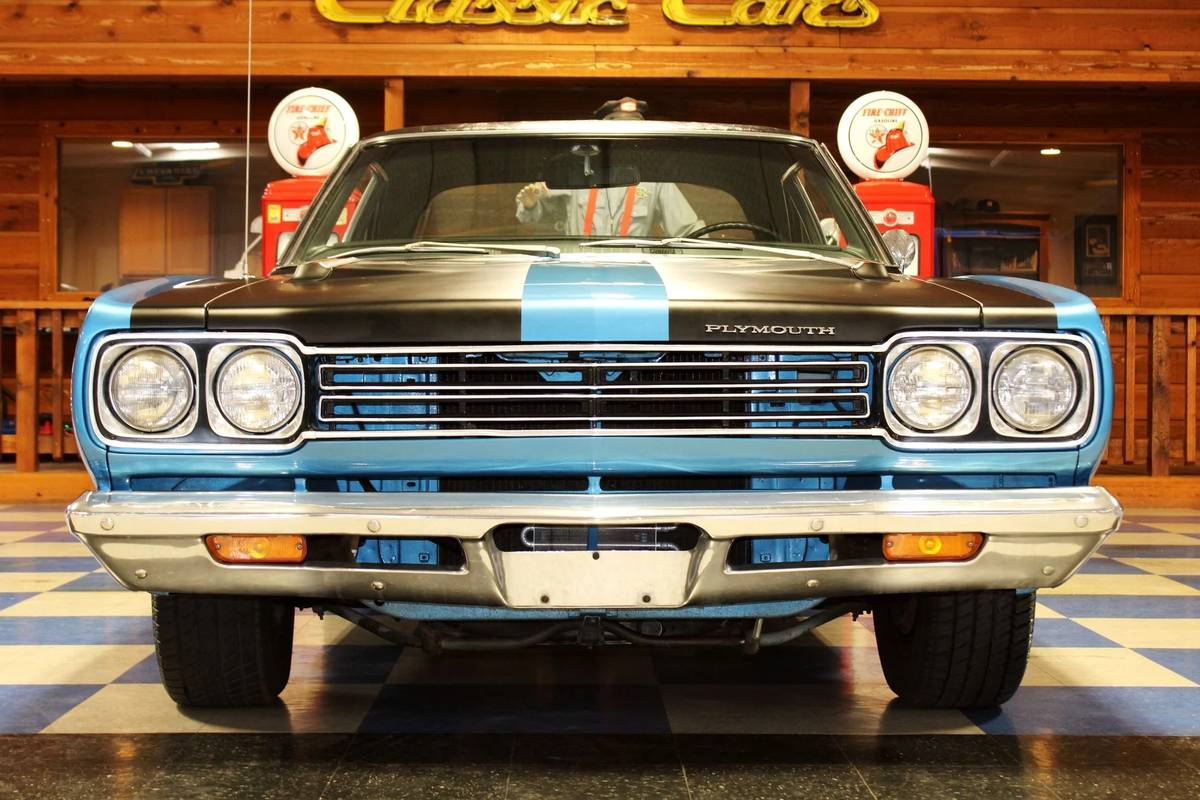 Plymouth-roadrunner-1969-2