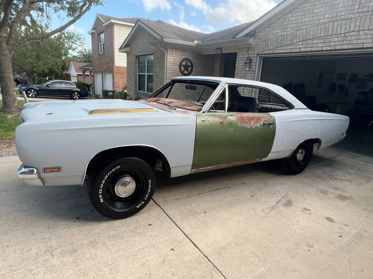 Plymouth-roadrunner-1969-brown-13