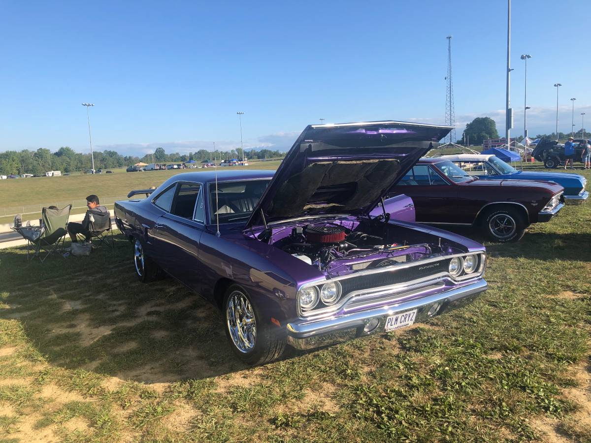 Plymouth-roadrunner-1970-purple-10